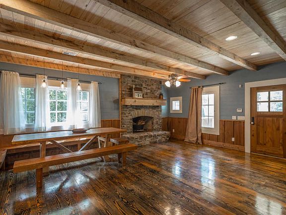 4th image of 128 Maple Hill Ln #6