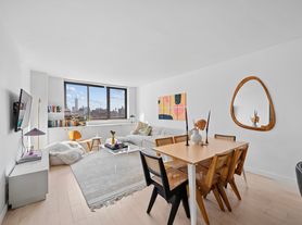 280 Park Ave S