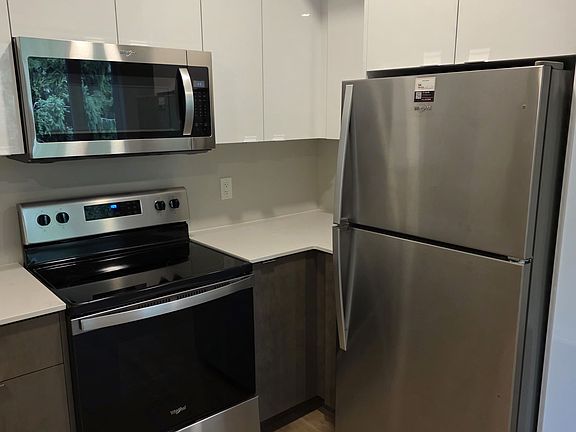 5th image of 708 Woolwich St #320
