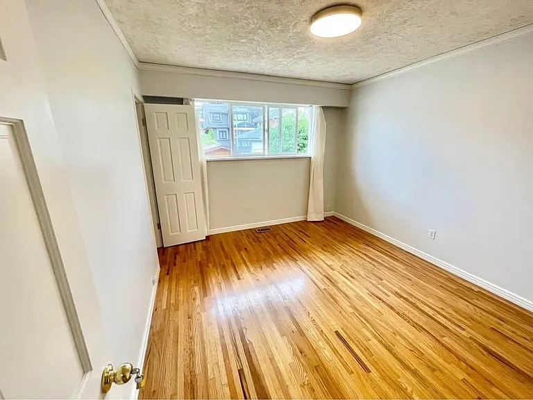 4825 Georgia St — Photo 12