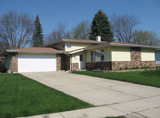 1160 Countryside Dr, Elgin, IL 60123