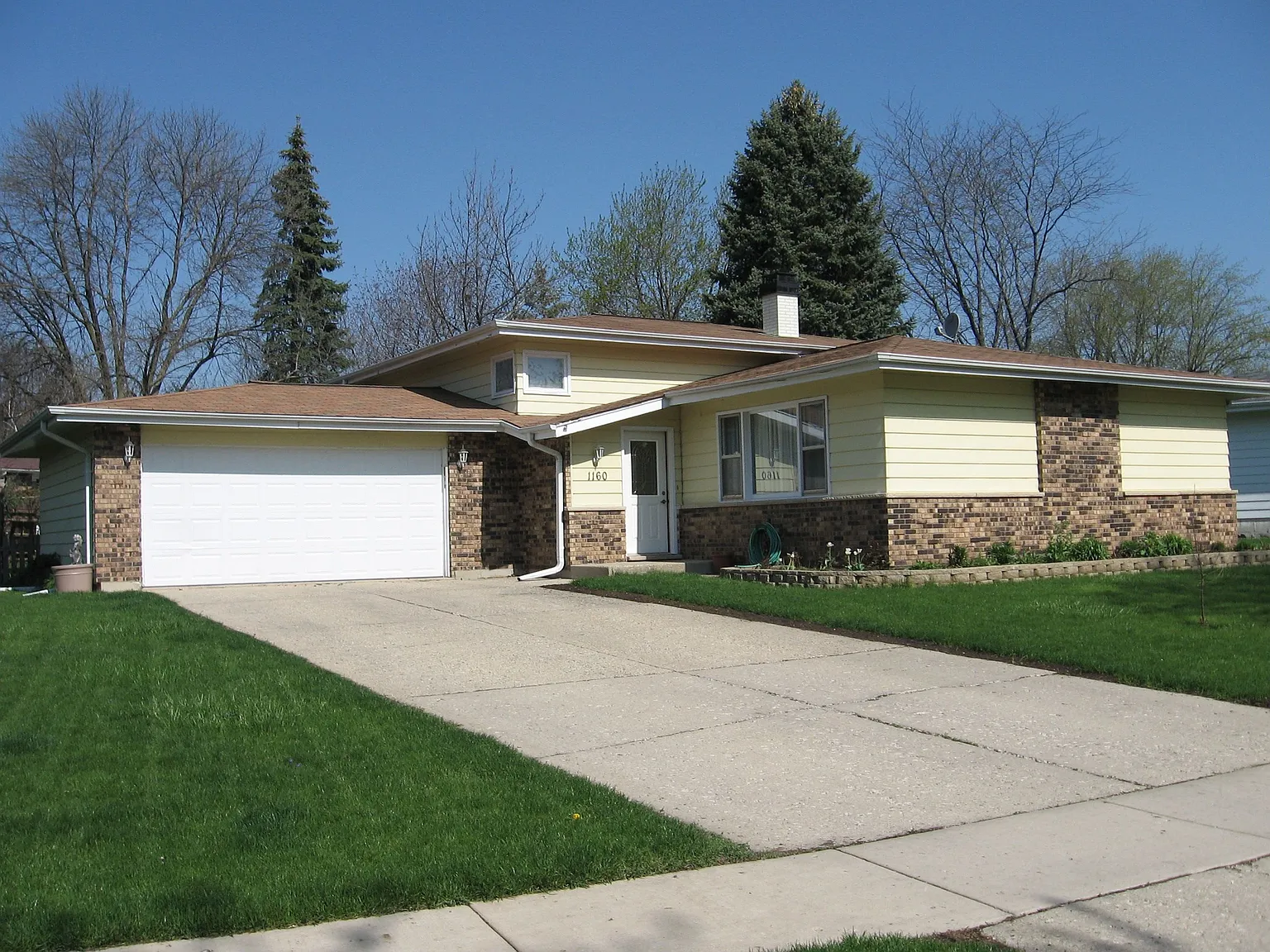 1160 Countryside Dr photo 1