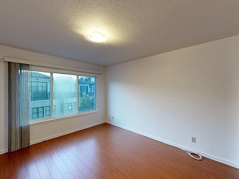 975 Burnett Ave — Photo 5