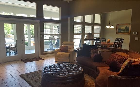 4th image of 519 Kiowa Dr E
