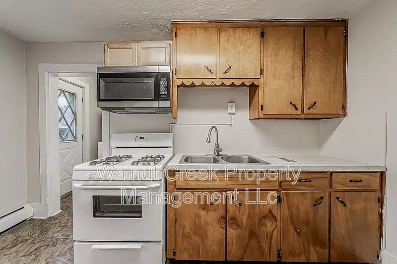 870 S Main St #C