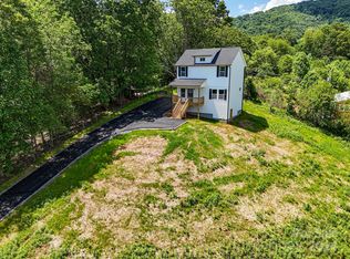 11 Cleves Dr, Candler, NC 28715