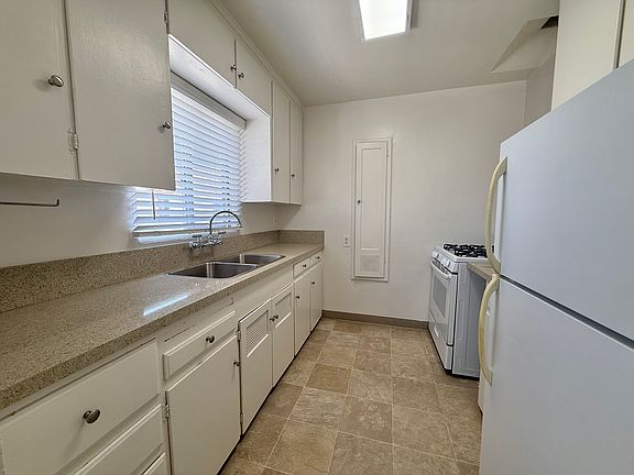 5th image of 4347 33rd St
