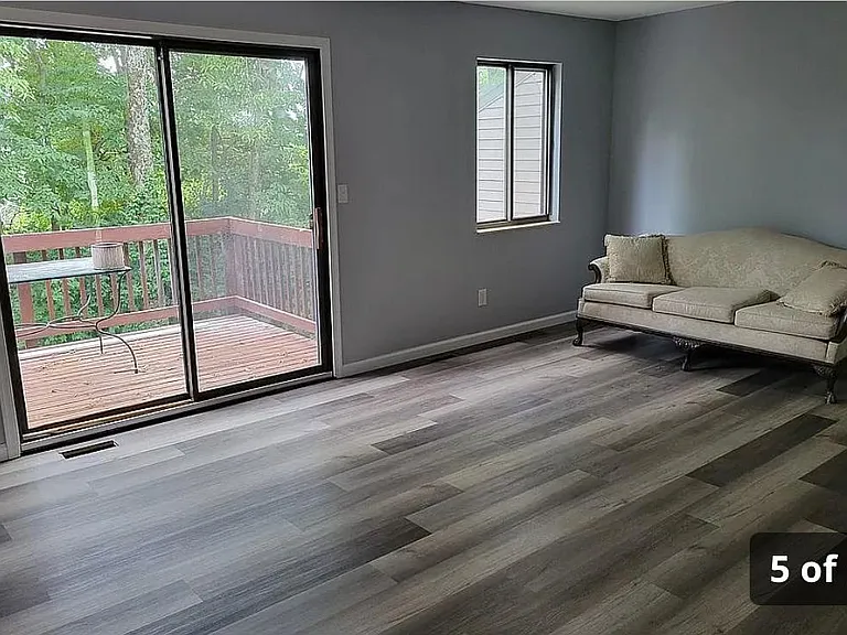 904 Ravine Dr — Photo 2