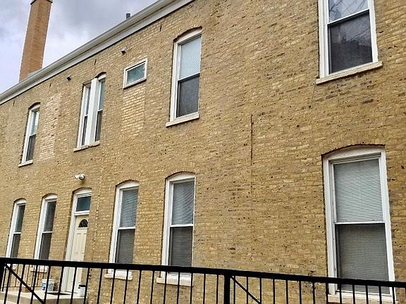 3rd image of 1428 W Wellington Ave #2F