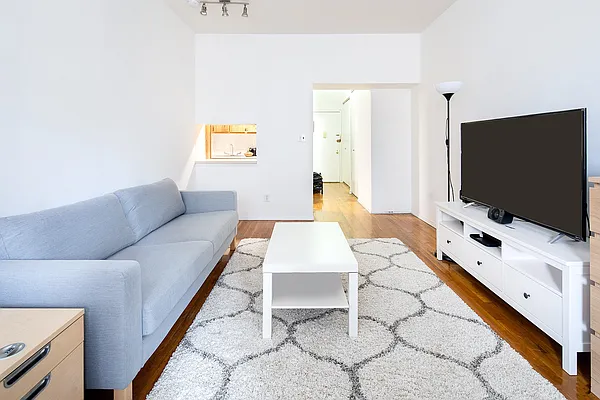 Rented by Compass | media 9