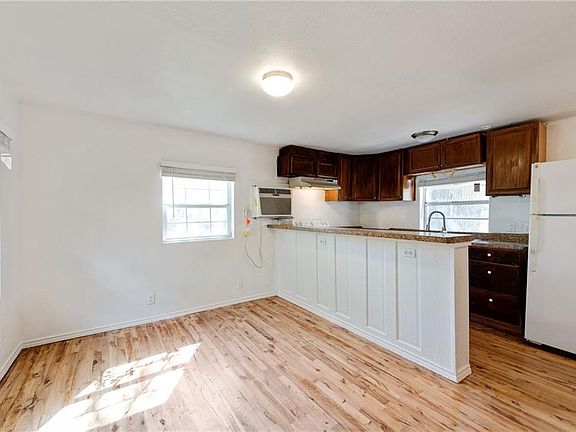 3rd image of 108 S Avenue A Unit A