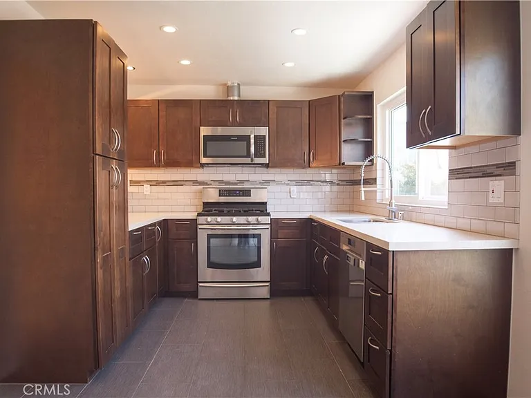 121-4 S Juanita Ave — Photo 10