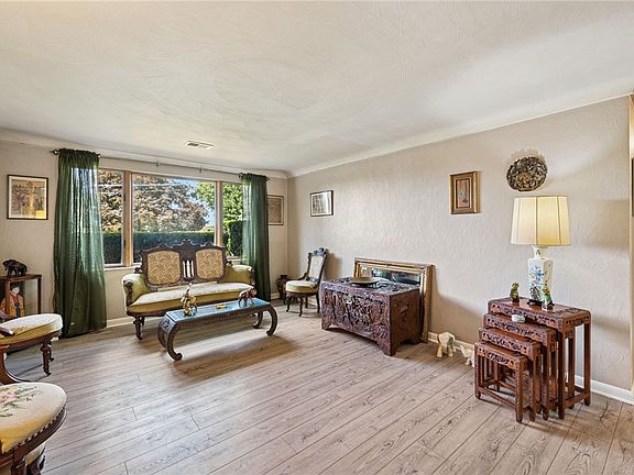 4th image of 126 Park Dr