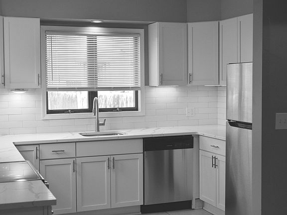 2nd image of 14 Orford St #1