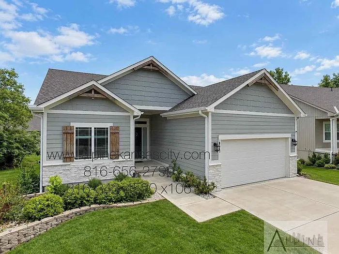 4 bed, 3.0 bath, 2465 sqft, $2,950 — Photo 1