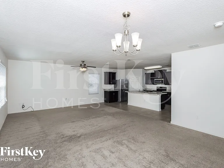 374 Sauders Rd SE — Photo 5