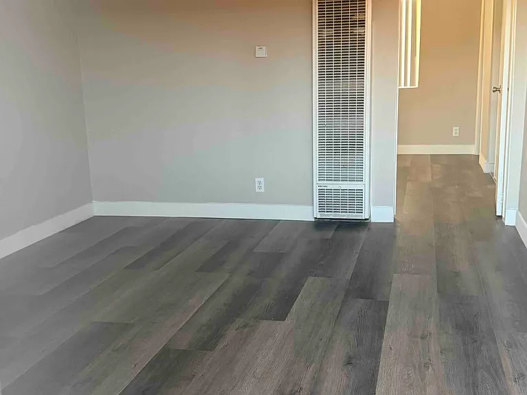 6110 Vineland Ave — Photo 8