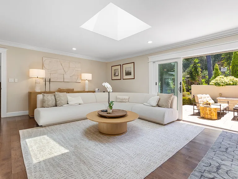 977 Continental Dr — Photo 8