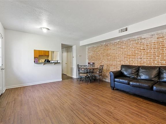 4th image of 2217 Pasadena Ave