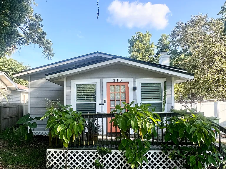 210 W Lambright St — Photo 1