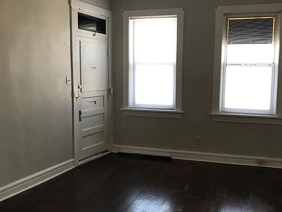 3rd image of 512 Schirmer St