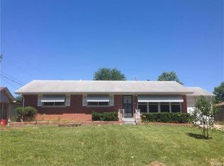 5 Oakwood Dr, Saint Charles, MO 63301