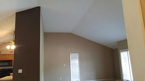 3rd image of 910 Oakstone Dr
