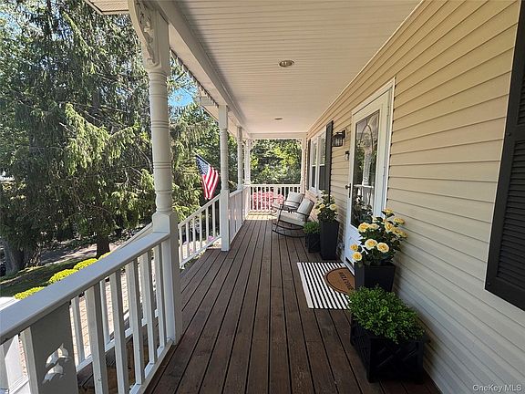 3rd image of 130 Hallock Landing Road