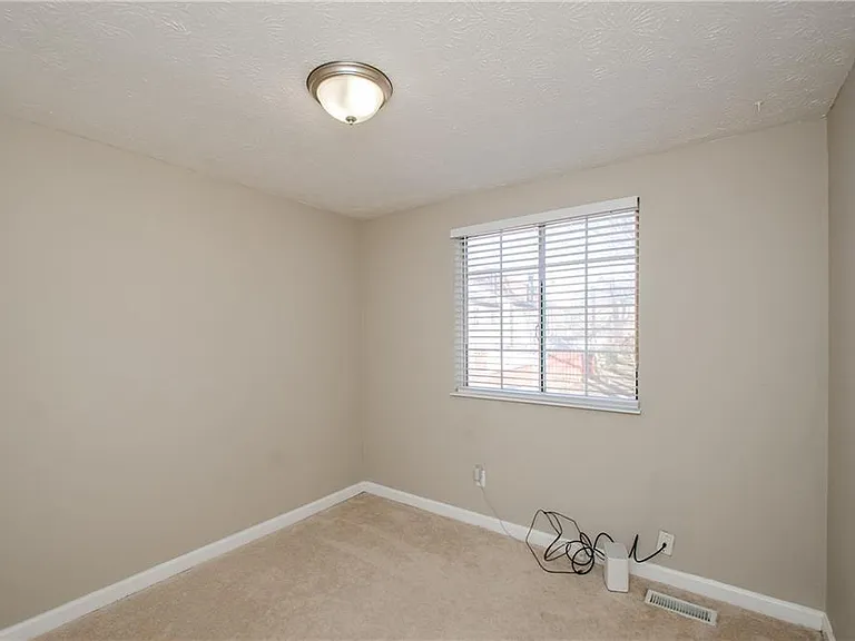 1066 Wedgewood Ln — Photo 14