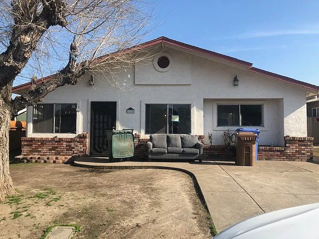 88 Harbor Dr photo 1