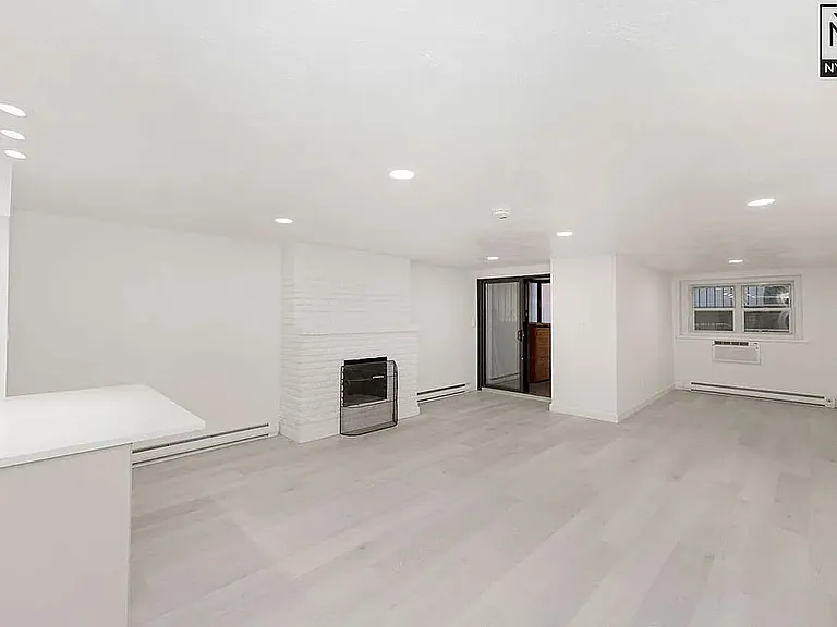 4 W 83rd St #GARDEN — Photo 1