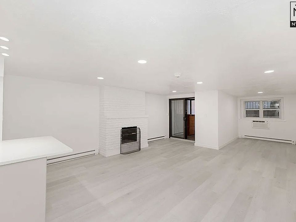 1st image of 4 W 83rd St