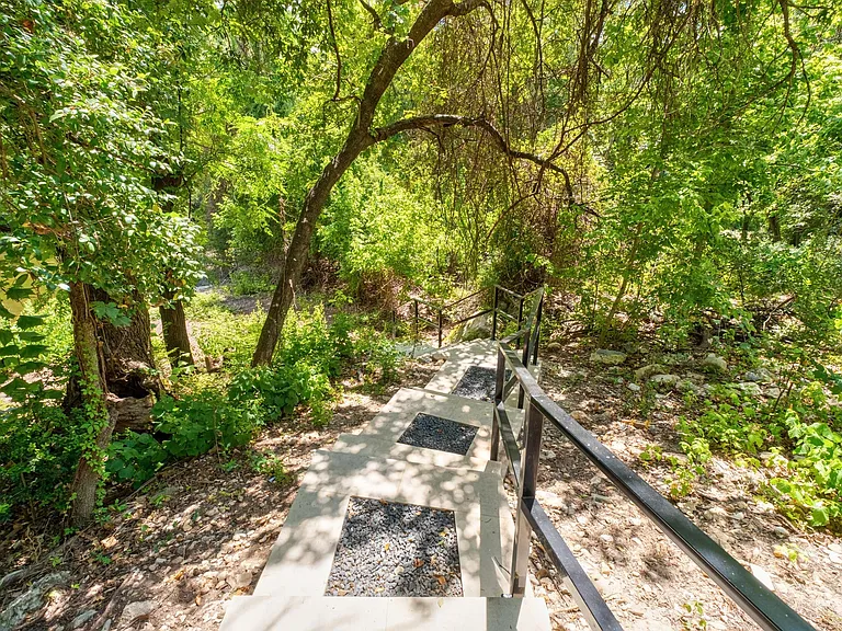 4500 River Wood Ct — Photo 35