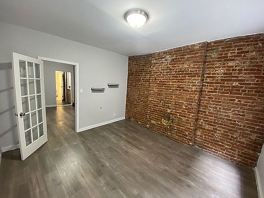 3rd image of 418 E 73rd St #5RE