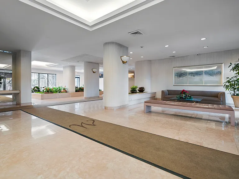 200 Winston Dr #720 — Photo 4