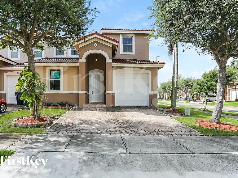 13866 SW 274th Ter — Photo 1