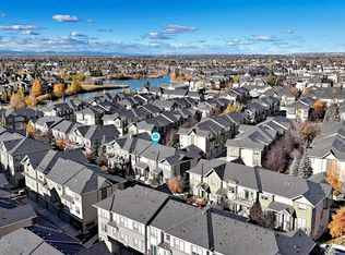 1022 McKenzie Towne Vlg SE, Calgary, AB T2Z 1E4