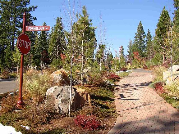 3rd image of 706 Foxhollow Dr