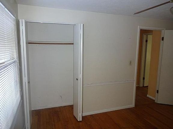4th image of 9064 Pin Oak Dr