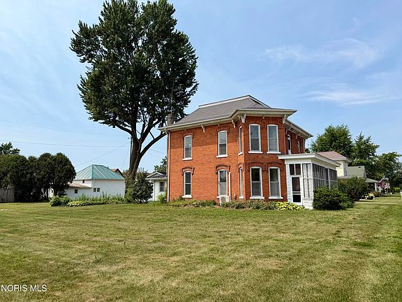 4th image of 211 W Merrin St