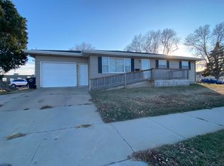 1420 N Rowley St, Mitchell, SD 57301