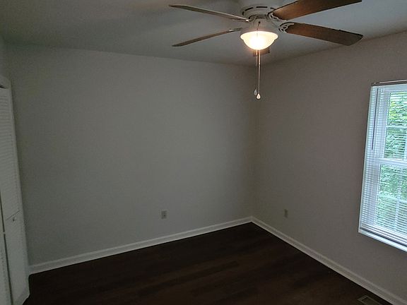 3rd image of 1608 Glenside Dr #B