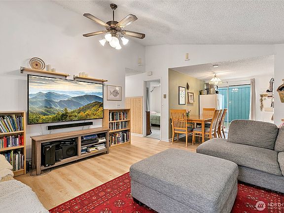 5th image of 547 Malibu Drive SE