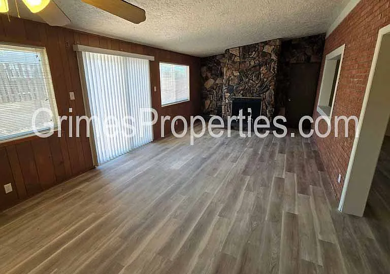 2632 Dakota St NE #7 — Photo 9