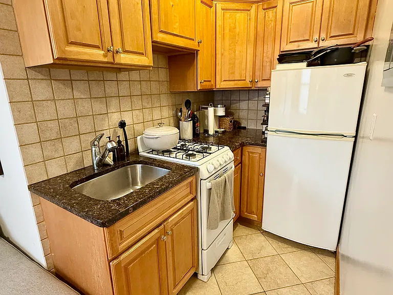 330 W 76th St #4 — Photo 8