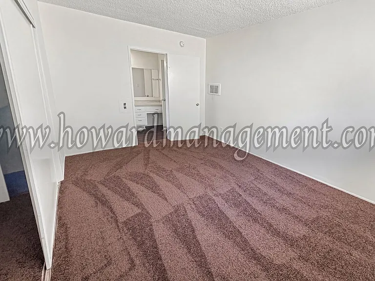 4256 Lindblade — Photo 20