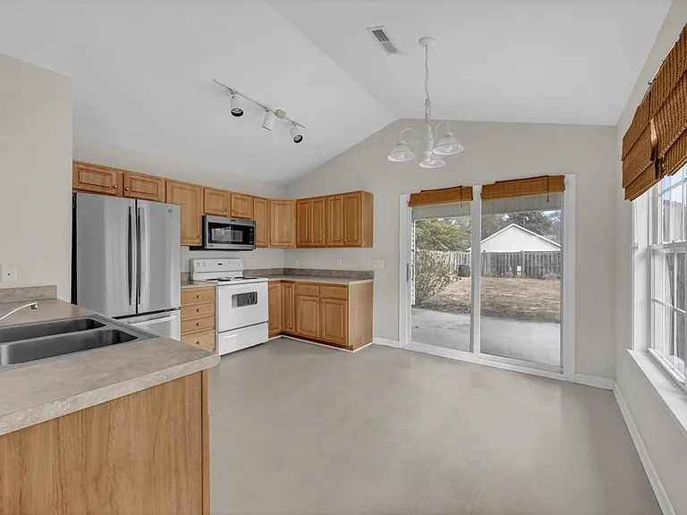 2029 Jackson St — Photo 7