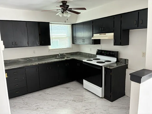 2 bed, 900 sqft, $1,595 — Photo 3