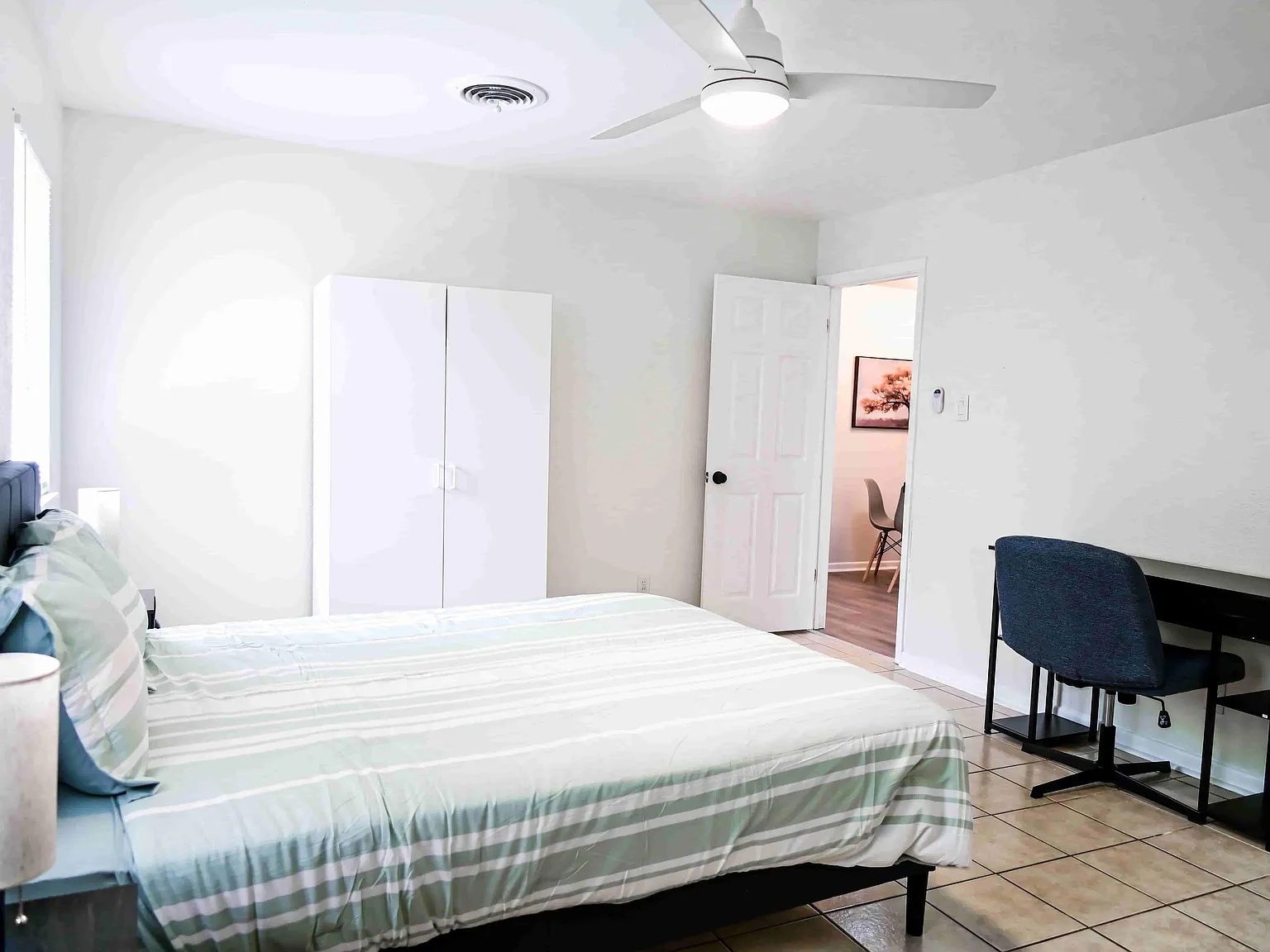 4 bed, 2.0 bath, 1343 sqft, $854 — Photo 3
