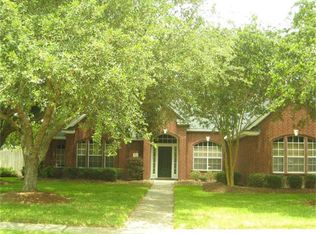 207 Indian Warrior Trl, Lake Jackson, TX 77566